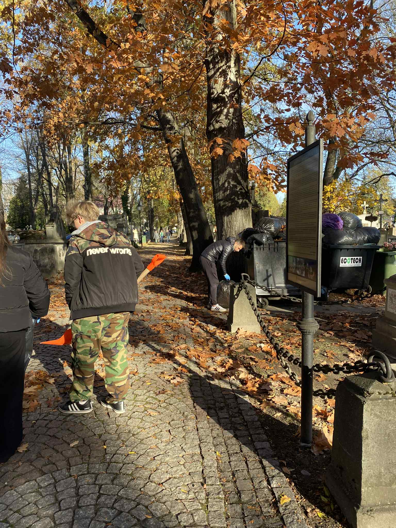 45f853aa-cdc1-41fc-8874-653bdd86f718